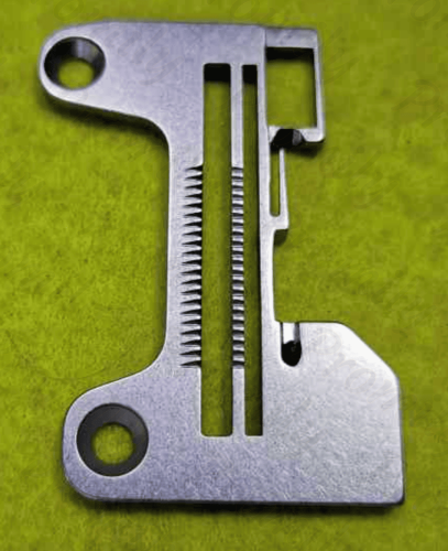 Пластина игольная 277502Р15 (20715010) с отверстием под леску от магазина Promily в Москве