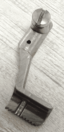 Лапка прижимная внутренняя Pfaff 145 (7.9 mm) 2/158 от магазина Promily в Москве